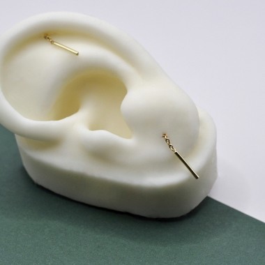 Ohrring "Eingefädelt" aus Gold von DOPPELLUDWIG