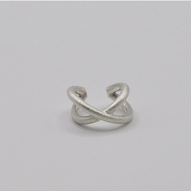 Earcuff "Gekreuzt" aus Silber von DOPPELLUDWIG