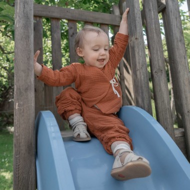 manymooons | Mitwachsende Babyhose | 0–18 Monate | Bio-Musselin | Rot