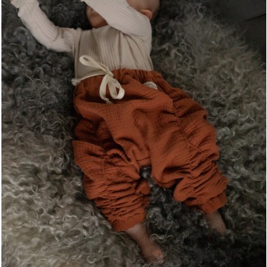 manymooons | Mitwachsende Babyhose | 0–18 Monate | Bio-Musselin | Rot