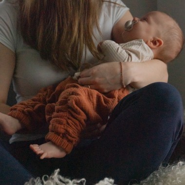 manymooons | Mitwachsende Babyhose | 0–18 Monate | Bio-Musselin | Rot
