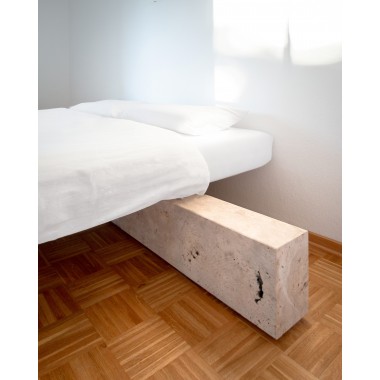 Das Architektenbett - in balance auf Naturstein-Block für Matratzen mit 180 cm x 200 cm