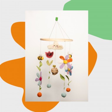 Bienen und Blumen - Mobile aus Filz von Ettmoln