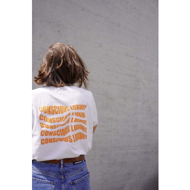 Nachhaltiges Unisex T-Shirt 'Conscious Luxury ' mit Print
