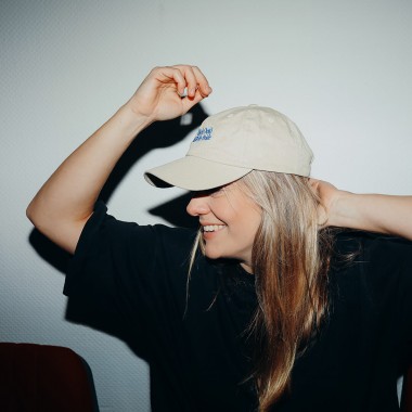"Bitch Don’t Kill My Pride" Cap, beige – DIVERSES