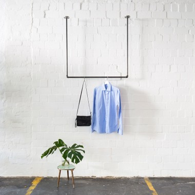 Kleiderstange für Deckenmontage im Industrial Design · Deckenbefestigte Garderobe SWING