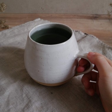 Jumbotasse weiß mit Sprenkeln // 650ml // handgetöpfert | Töpferei am Wald