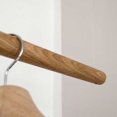 halblang | Schwebegarderobe | Kleiderstange | Massivholz