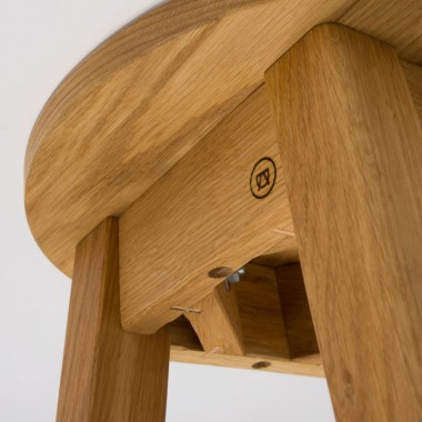 Hocker "Josef" aus Eichenholz
