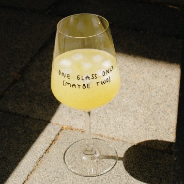 "One Glass Only (Maybe Two)" Weinglas by Johanna Schwarzer × selekkt