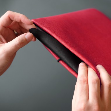 VANDEBAG - MacBook Hülle aus rotem Leder