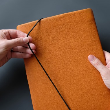 MacBook Hülle aus Leder in Orange