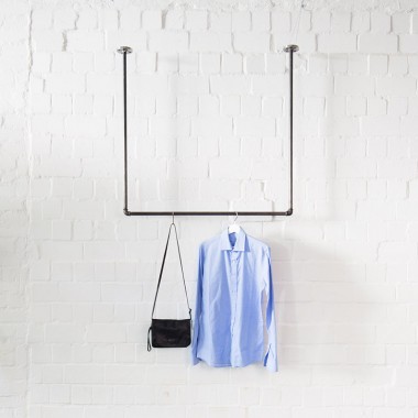 Kleiderstange für Deckenmontage im Industrial Design · Deckenbefestigte Garderobe SWING