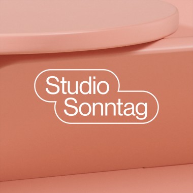 XO Hocker & Sidetable in Koralle von Studio Sonntag	