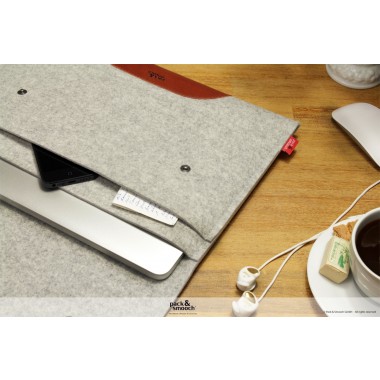 Pack & Smooch - MacBook Sleeve "Hampshire"
100% Merino Wollfilz, rein pflanzlich gegerbtes Leder