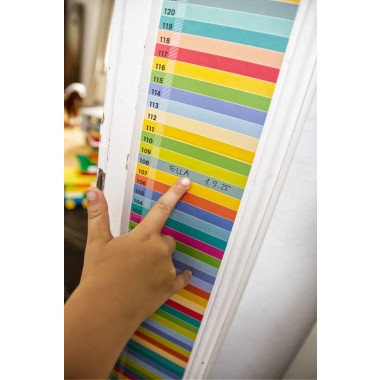 Minimalistische Design-Messlatte „mannometer“ | 70 bis 190 cm | Variante „multicolor“ | beidseitig bedruckt | 100% Recyclingpapier | Wi-La-No