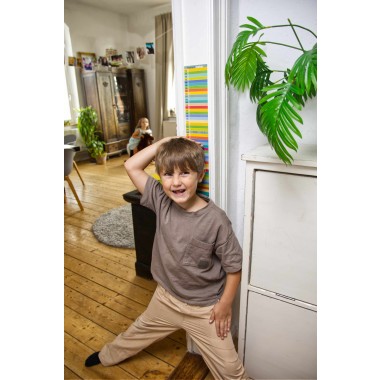 Minimalistische Design-Messlatte „mannometer“ | 70 bis 190 cm | Variante „multicolor“ | beidseitig bedruckt | 100% Recyclingpapier | Wi-La-No