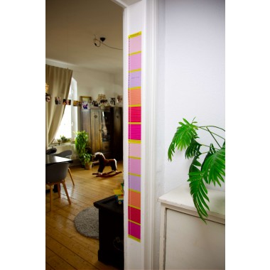 Minimalistische Design-Messlatte „mannometer“ | 70 bis 190 cm | Variante „rosa-pink“ | beidseitig bedruckt | 100% Recyclingpapier | Wi-La-No
