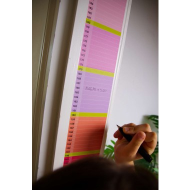 Minimalistische Design-Messlatte „mannometer“ | 70 bis 190 cm | Variante „rosa-pink“ | beidseitig bedruckt | 100% Recyclingpapier | Wi-La-No