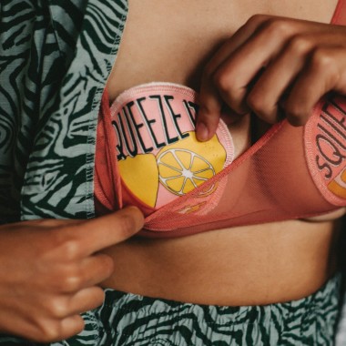 Waschbare Stilleinlagen mit Social Impact und homegrown Design von moodie x Squeeze it