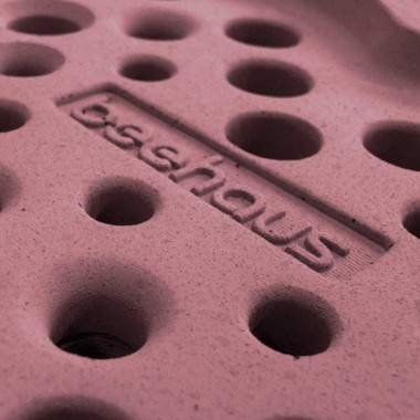 beehaus Herz - Bienenhotel aus Beton "Rot" von Grellroth Design
