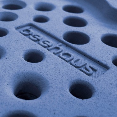 beehaus Herz - Bienenhotel aus Beton "Blau" von Grellroth Design