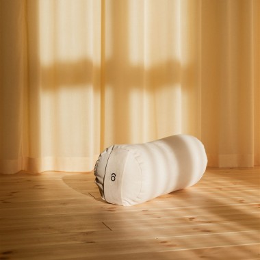 The Yoga Bolster - 100% Bio-Baumwolle mit Lavendelblüten & Dinkelspelz Füllung - noneedformore The Yoga Bolster - 100% Bio-Baumwolle mit Lavendelblüten & Dinkelspelz Füllung - noneedformore