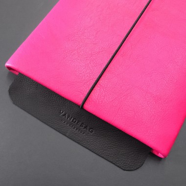 MacBook Hülle aus Leder in Neonpink