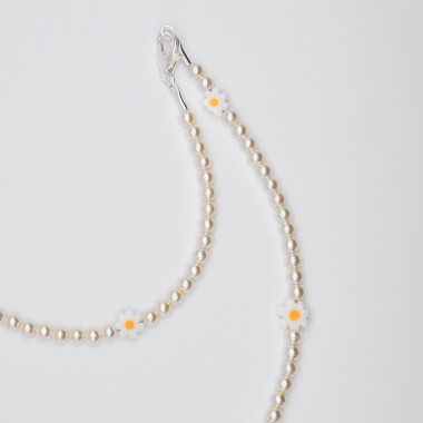 »Daisy« Kette mit Gänseblümchenperlen von pinapina