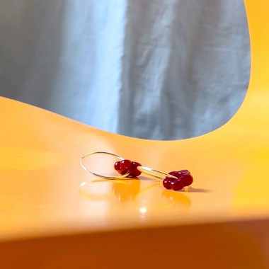»BloomRed« Ohrringe 
in Silber mit roten Glasblumen