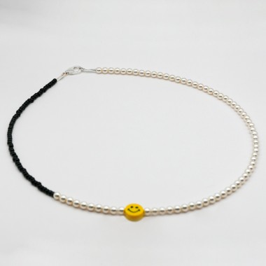 »Zaka« Smiley-Kette in Schwarz
mit Smiley-Anhänger