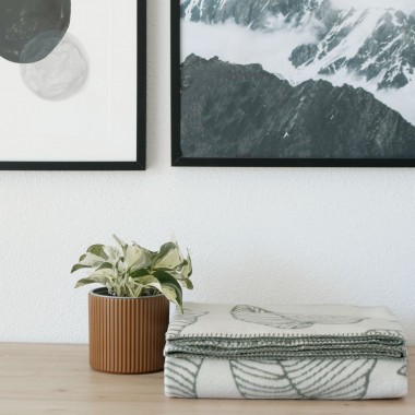Weiche Kuscheldecke BERIT, Made in Germany, 100% Bio-Baumwolle, Blätter