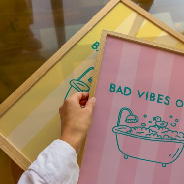 vonSUSI Fine Art Poster fürs Bad "Bad Vibes Only" in pink A4-A1