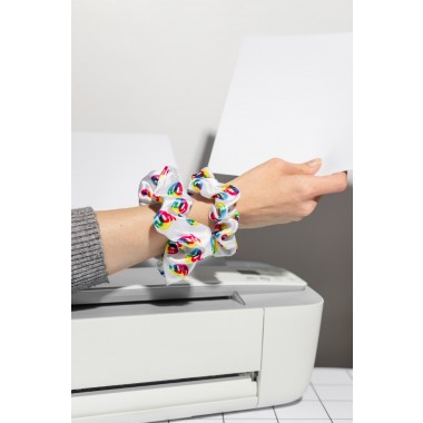 Satin-Scrunchie CMYK – Brunhilda