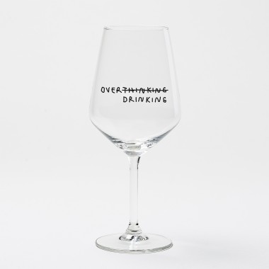 "Over Thinking/Drinking" Weinglas by Johanna Schwarzer × selekkt