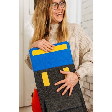 RÅVARE Schmaler schlichter City-Rucksack aus Filz, federleichter puristischer Rucksack im skandinavischen Stil