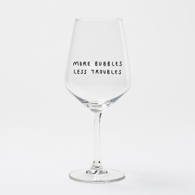 "More Bubbles Less Troubles" Weinglas by Johanna Schwarzer × selekkt