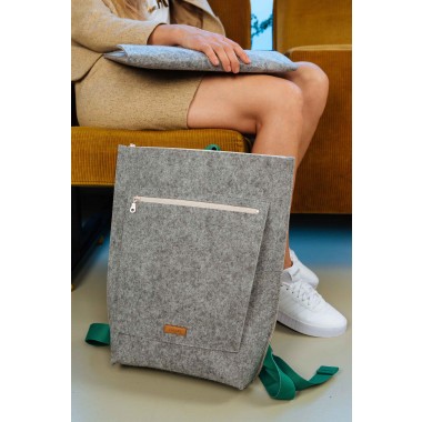 RÅVARE Mittelgroßer schlichter City-Rucksack aus Filz, federleichter puristischer Rucksack im skandinavischen Stil