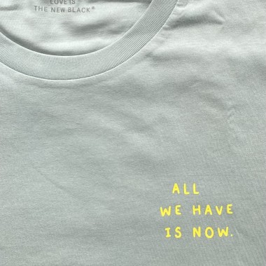 Love is the new black - All we have is now/Aloe/Unisex T-Shirt mit Print