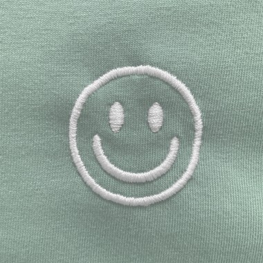 ORGANIC T-SHIRT SMILEY STICK WEISS | UNISEX | SALBEI – Studio Schön®