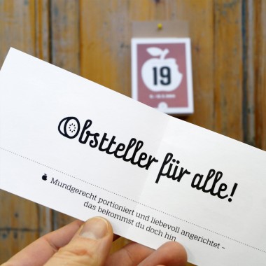 Wochenkalender „DER SAURE APFEL“ für 2026 – 52 kleine Überraschungsaufgaben zum Abreißen, von sperlingB.design Wochenkalender „DER SAURE APFEL“ für 2026 – 52 kleine Überraschungsaufgaben zum Abreißen, von sperlingB.design