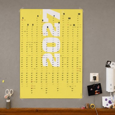 Wandkalender 2027 und 2028, 24 Monate verwendbar, A1-Jahresplaner, 2-Jahres-Kalender, Halbjahre abtrennbar, gelb // sperlingB.design