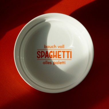 "Bauch voll Spaghetti, alles paletti" Porzellanteller – studio ciao
