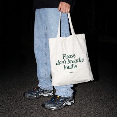 "Please don‘t breathe loudly" Jutebeutel – studio ciao