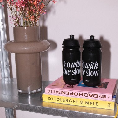"Go with the slow" Bidon, 500 ml Trinkflasche schwarz – studio ciao