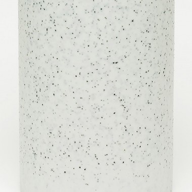 Rimma Tchilingarian – The Tactile  Vase – Handgemachtes Porzellan, weiß – mit schwarzen Glausurpunkten