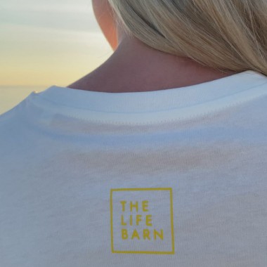 The Life Barn – Smiley T-Shirt Unisex (weiß)