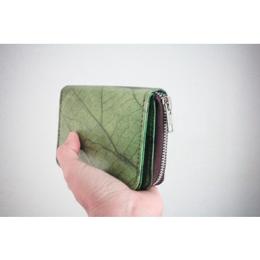 Nachhaltiges Portemonnaie aus recycelten Blättern in grün mit Zipper – vegan & umweltfreundlich