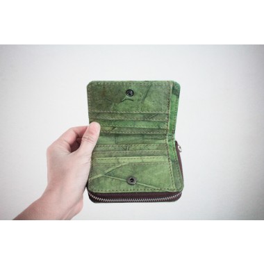Nachhaltiges Portemonnaie aus recycelten Blättern in grün mit Zipper – vegan & umweltfreundlich