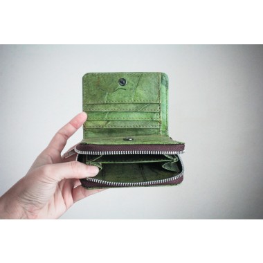 Nachhaltiges Portemonnaie aus recycelten Blättern in grün mit Zipper – vegan & umweltfreundlich